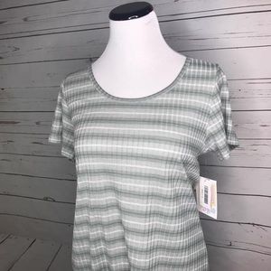 NWT Lularoe Classic T